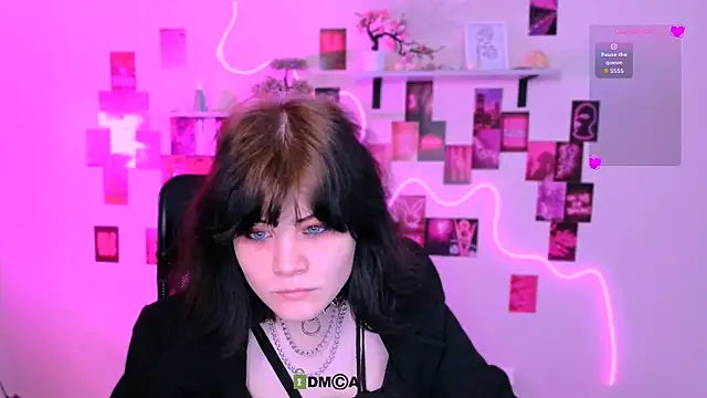 nikki kiss  online show from 04/23/26, 08:46