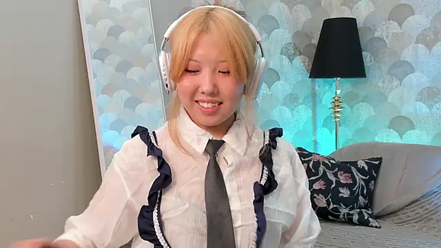 AzureMimi online show from 04/23/26, 02:08