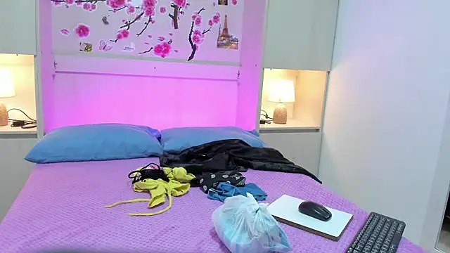 TaylorBloom online show from 04/21/26, 11:38