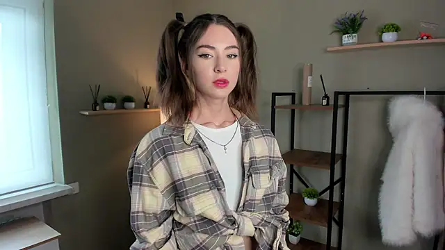 Peaches Peaches online show from 04/17/26, 09:45