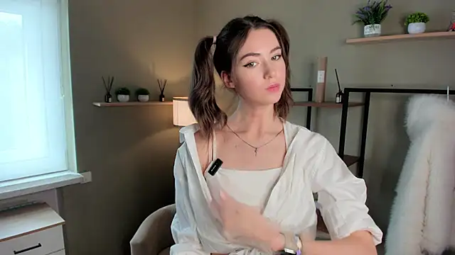 Peaches Peaches online show from 04/21/26, 09:48