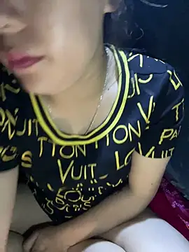 daisy-yeu online show from 04/23/26, 06:54