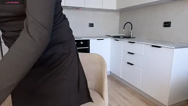 Molly Beauti online show from 04/14/26, 05:02