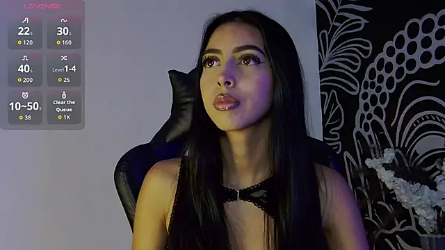 Mia Gloww  online show from 04/22/26, 08:10