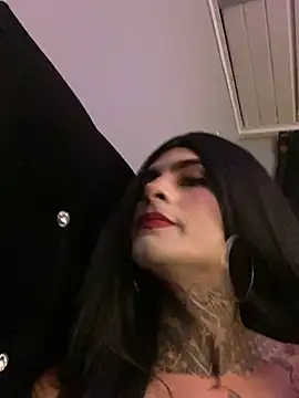 Snapshot of valen_lewiiz chatting on 05/21/26, 04:19 valen lewiiz online show from 05/21/26, 04:19