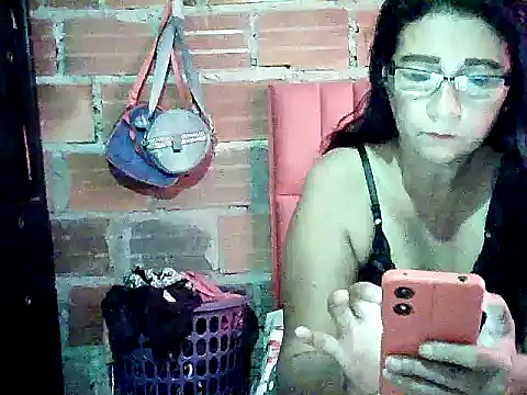 lola teem online show from 04/15/26, 04:03