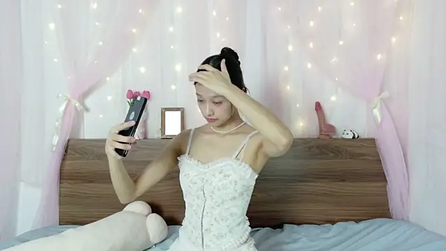 Snapshot of shy_pink_doll chatting on 07/21/26, 03:36 shy pink doll online show from 07/21/26, 03:36