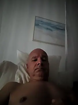 Snapshot of mannohmann5 chatting on 06/14/26, 04:36 mannohmann5 online show from 06/14/26, 04:36