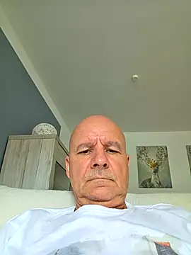 Snapshot of mannohmann5 chatting on 06/18/26, 03:27 mannohmann5 online show from 06/18/26, 03:27