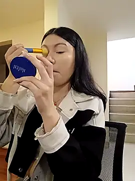 Emiily  Evans online show from 04/22/26, 02:18