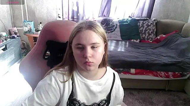 Ariana-May online show from 04/19/26, 08:02