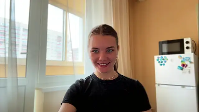 doana bebriti online show from 04/22/26, 12:07