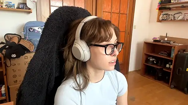 PillowPeachX online show from 04/22/26, 02:07