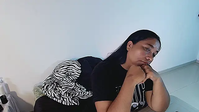 Snapshot of cristycurvy_02 chatting on 04/15/26, 08:42 cristycurvy 02 online show from 04/15/26, 08:42