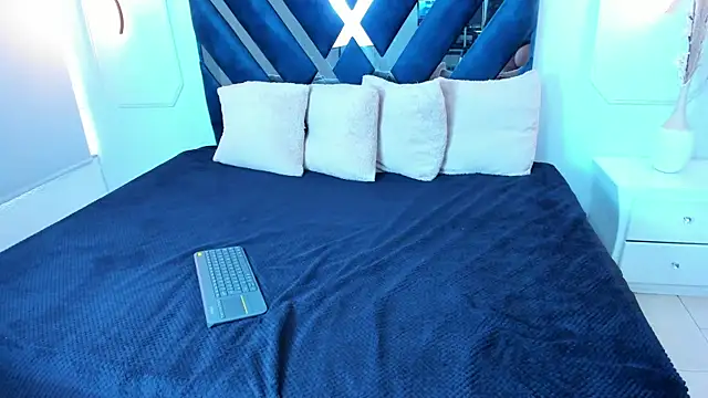 Molly Sweet   online show from 04/15/26, 06:04