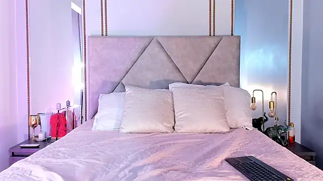 EmmaWilliammss online show from 06/08/26, 12:27
