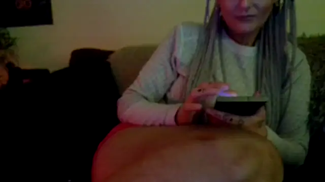 Snapshot of shyhornymommy chatting on 05/03/26, 11:55 shyhornymommy online show from 05/03/26, 11:55