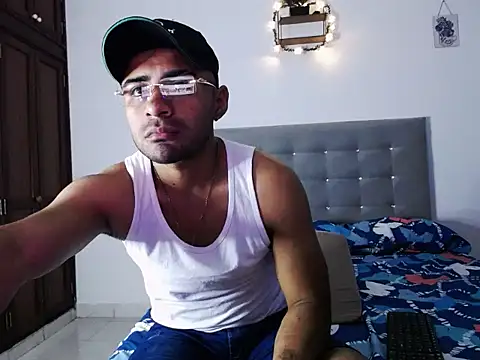 zeussexyhot online show from 04/23/26, 03:52