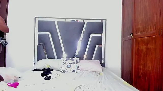 Miarussel2  online show from 04/21/26, 12:00