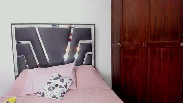 Miarussel2  online show from 04/23/26, 12:04