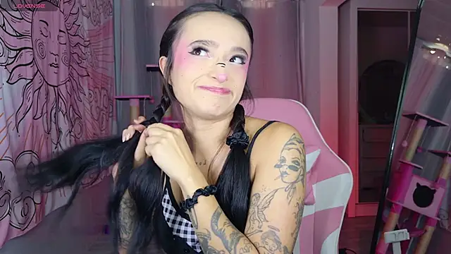 issa dolly online show from 04/21/26, 05:17