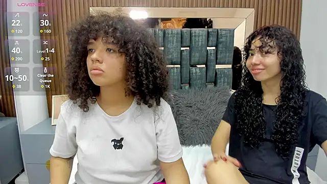 Chloe and Violeta online show from 05/01/26, 11:59