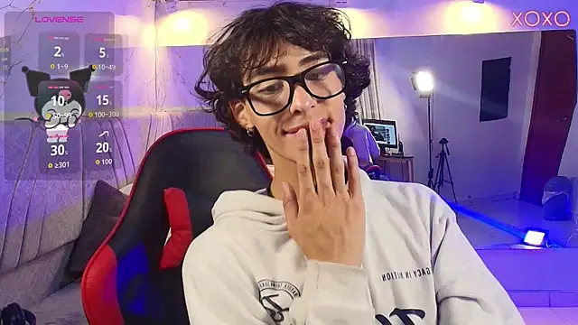 santi foxxx  online show from 04/26/26, 02:20