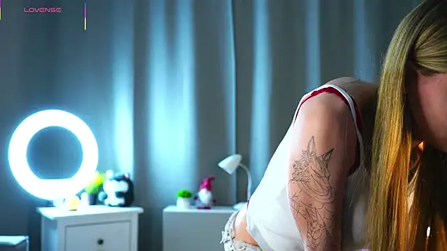 LesleeOpenshaw online show from 04/19/26, 06:10