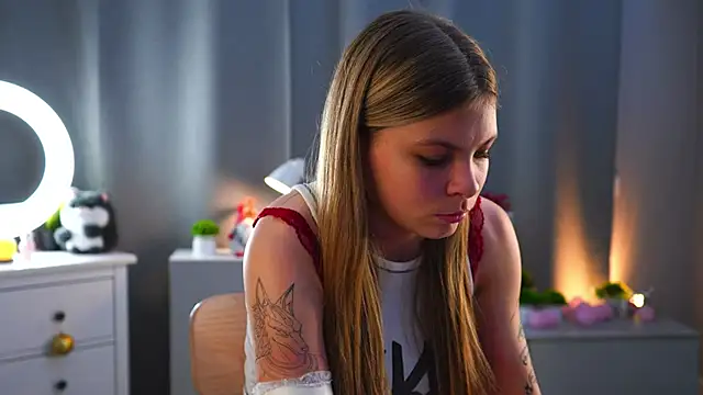 LesleeOpenshaw online show from 04/23/26, 03:14