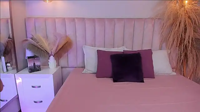 Darcy baker online show from 04/21/26, 03:24