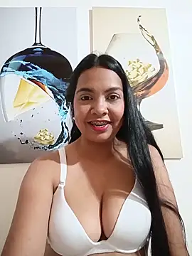 Snapshot of Silvana2927 chatting on 06/06/26, 06:29 Silvana2927 online show from 06/06/26, 06:29