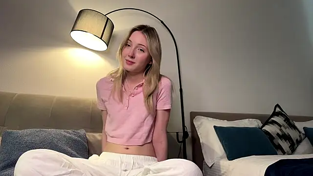 Kattie Petite online show from 04/21/26, 01:28