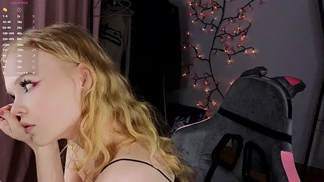 RoseeFairy online show from 04/19/26, 06:10