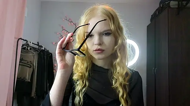 RoseeFairy online show from 04/20/26, 06:31