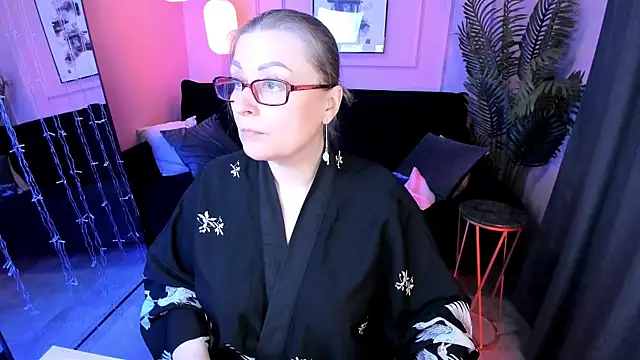 Alexandra Kind online show from 04/15/26, 08:42