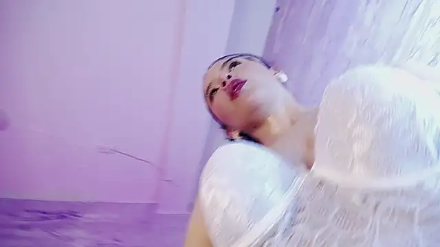 Liah Moretti online show from 04/17/26, 07:50