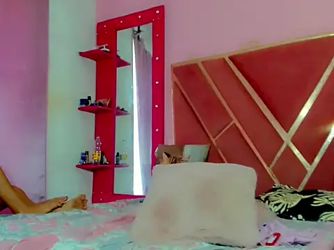 Snapshot of Dollcute_ chatting on 05/25/26, 02:45 Dollcute online show from 05/25/26, 02:45