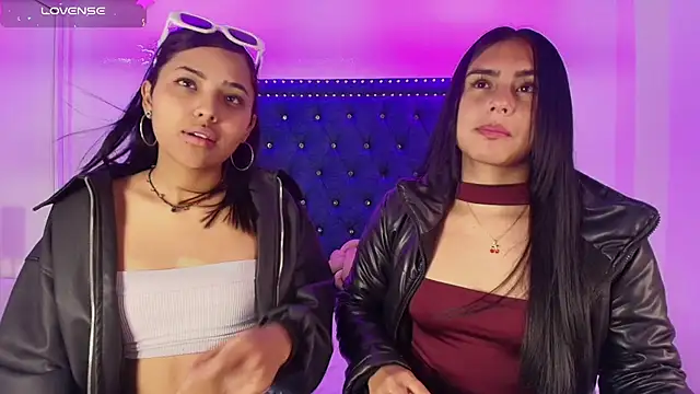 Serena and zoe online show from 04/21/26, 07:39