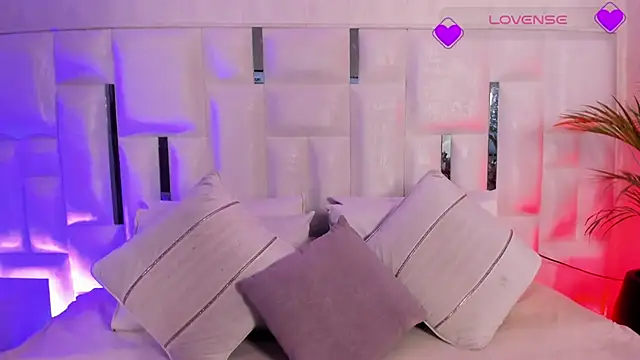 imnikaa  online show from 04/23/26, 12:40