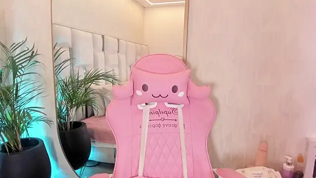 Snapshot of imnikaa_ chatting on 07/14/26, 12:33 imnikaa online show from 07/14/26, 12:33