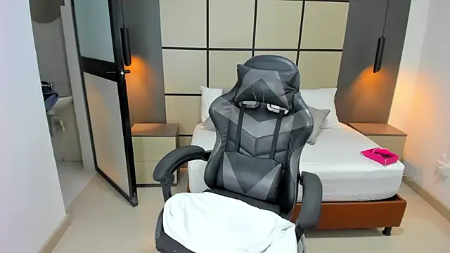 ruby jimenez18  online show from 04/18/26, 03:21