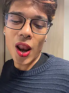 ronald thompson20 online show from 04/21/26, 02:26