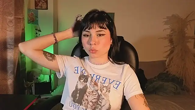 GaiaJonness online show from 04/23/26, 06:21