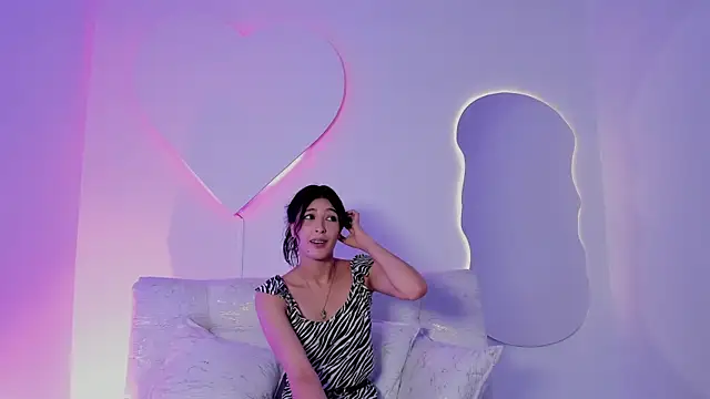 AdharaHamilton  online show from 04/18/26, 07:51