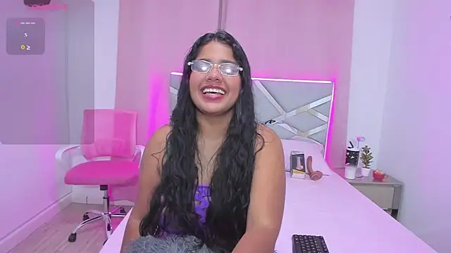 Amapola Renaldi online show from 04/21/26, 10:45