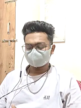Snapshot of hot_boy995 chatting on 05/15/26, 02:46 hot boy995 online show from 05/15/26, 02:46