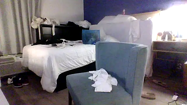 Snapshot of Dicksee_Left chatting on 04/26/26, 04:32 Dicksee Left online show from 04/26/26, 04:32