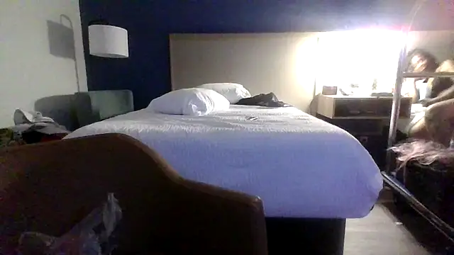 Snapshot of Dicksee_Left chatting on 04/30/26, 07:04 Dicksee Left online show from 04/30/26, 07:04