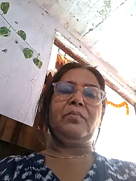 Shalini3456 online show from 04/23/26, 08:35