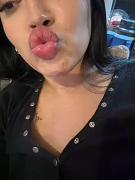 Snapshot of Sara_fun chatting on 01/15/25, 05:29 Sara fun online show from 01/15/25, 05:29